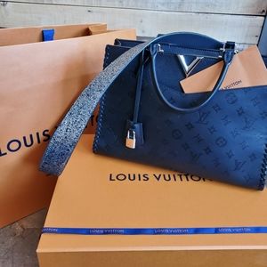 Authentic Louis Vuitton very zip tote